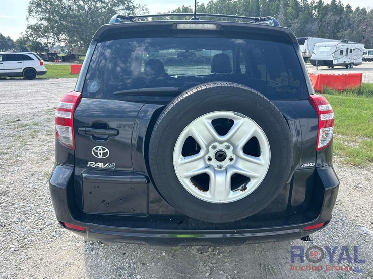 2011-toyota-rav4-image-25
