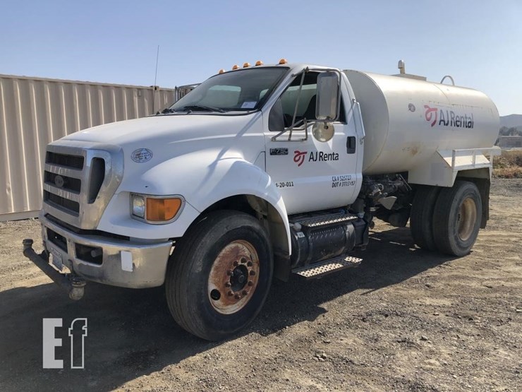 2011-ford-f750-image-1