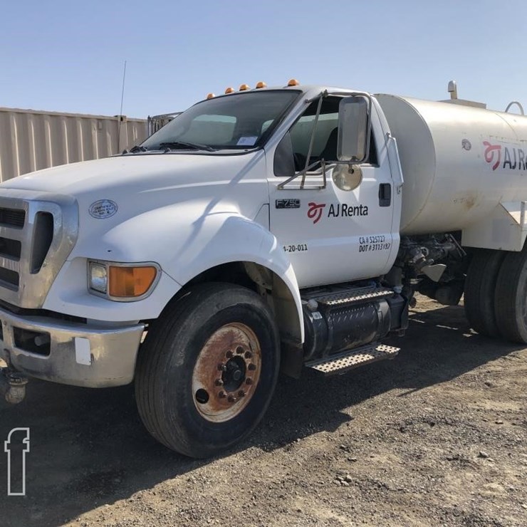 2011 FORD F750