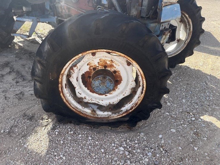 ford-tractor-image-3