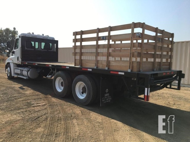 2011-freightliner-cascadia-image-4
