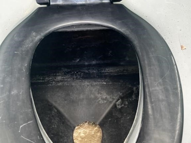l3---port-a-potty-image-3