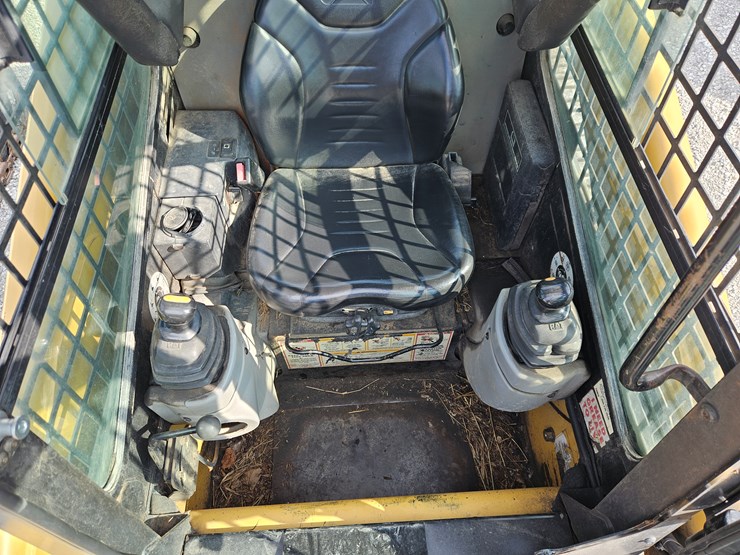 2004-caterpillar-277-image-9