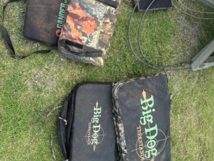 folding-hunting-tree-stand-&-pads-image-5