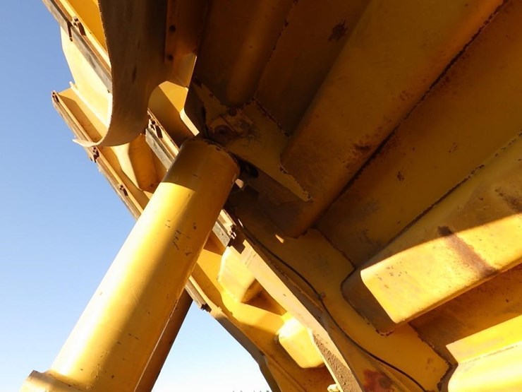 2011-caterpillar-770-image-43