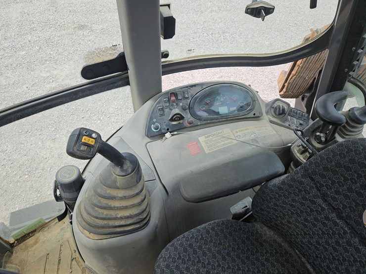 2019-case-580sn-image-21