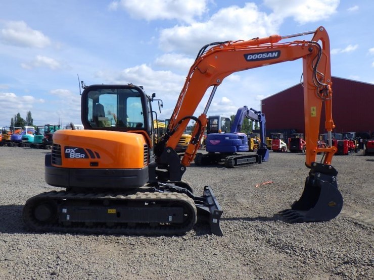 2021-doosan-dx85r-3-image-3