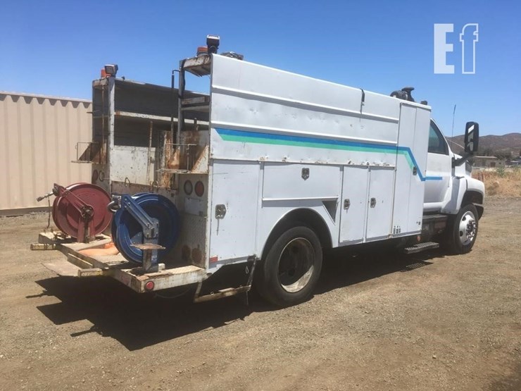 2004-gmc-topkick-c7500-image-2