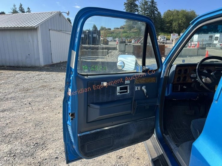 1991-chevrolet-suburban-image-24