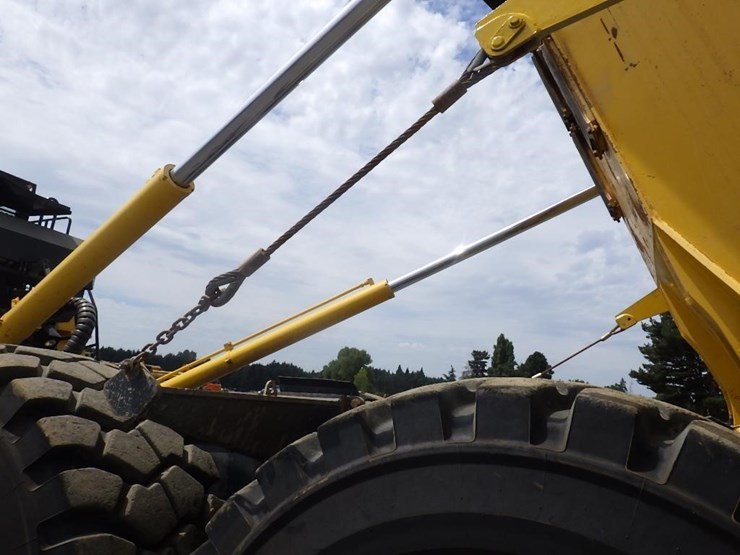 2016-komatsu-hm400-5-image-10