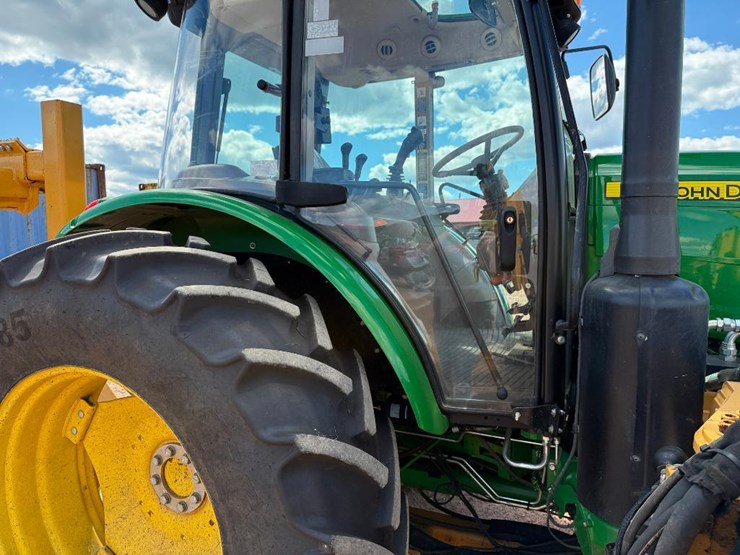2017-john-deere-6120e-image-10