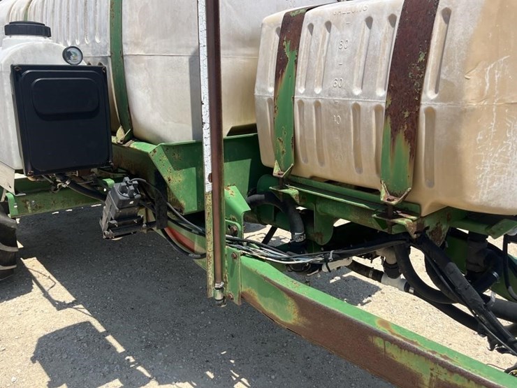 l2--1000-gallon-60'-great-plains-sprayer-image-22