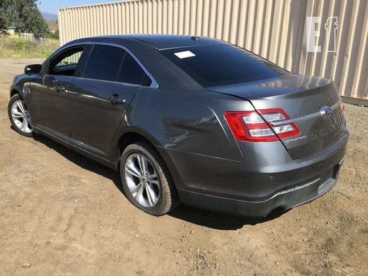 2016-ford-taurus-sel-image-4