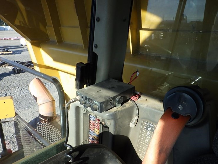 2011-caterpillar-770-image-12