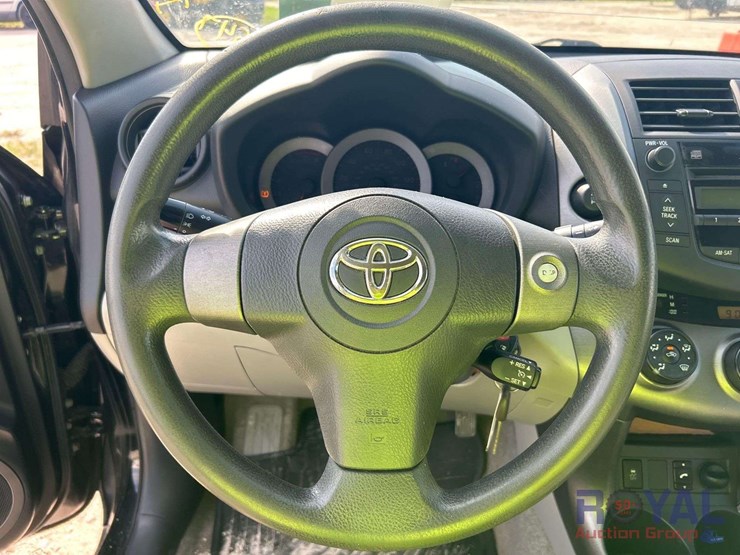 2011-toyota-rav4-image-13