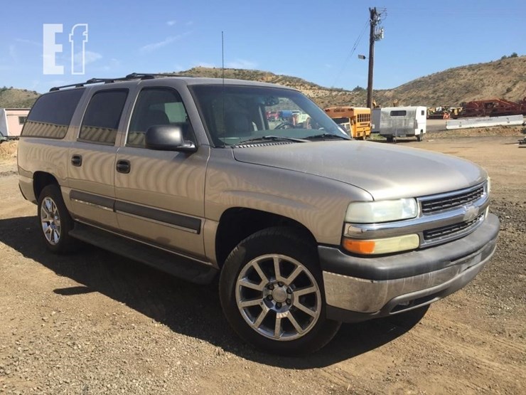 2003-chevrolet-suburban-image-2
