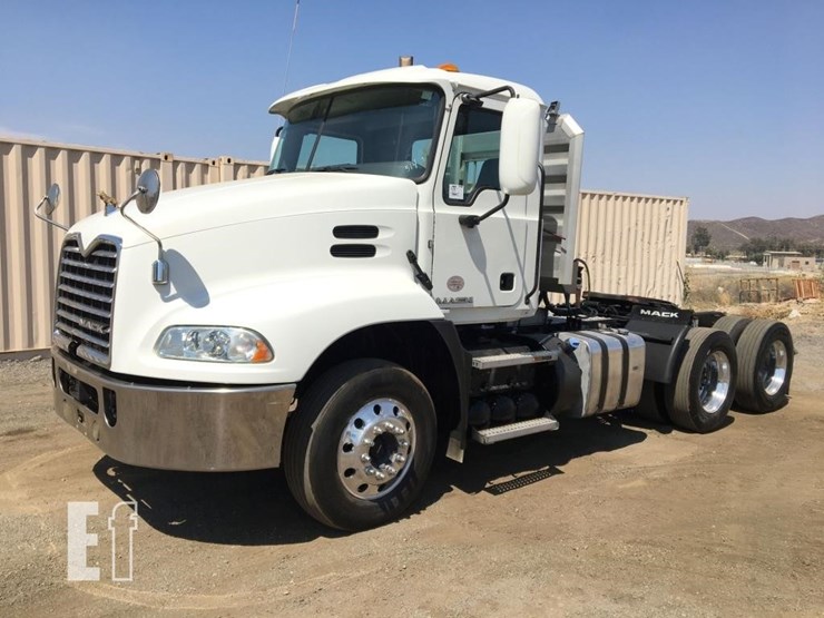 2018-mack-pinnacle-cxu613-image-1