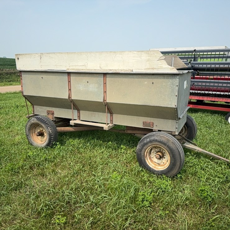 Galvanized Flair Box Wagon w/ Hyd Hoist