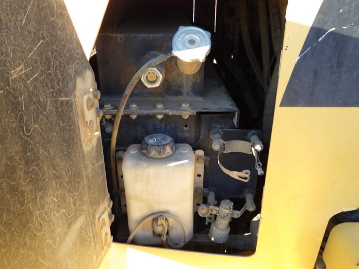 2011-caterpillar-770-image-38