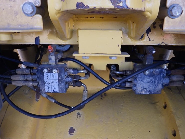 2011-caterpillar-770-image-63