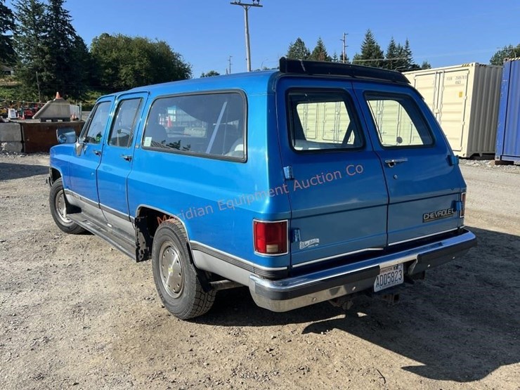 1991-chevrolet-suburban-image-3