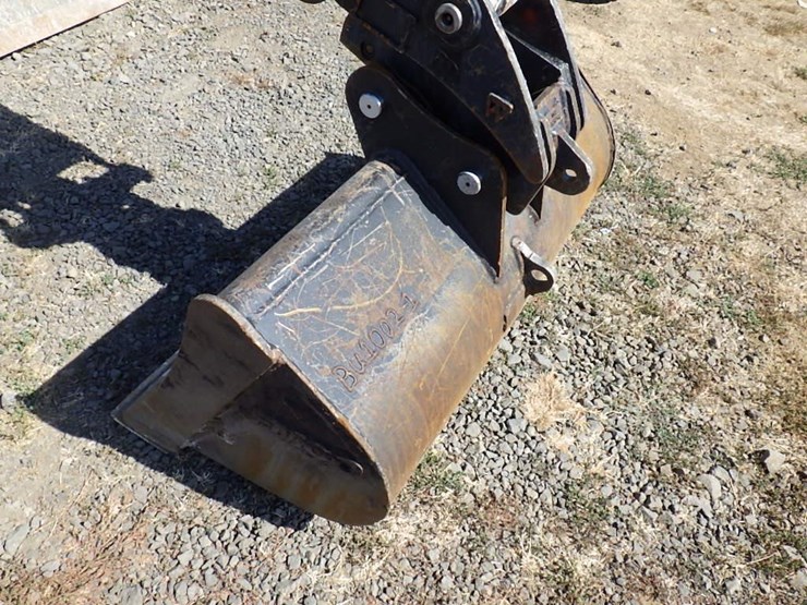 2021-takeuchi-tb240-image-8