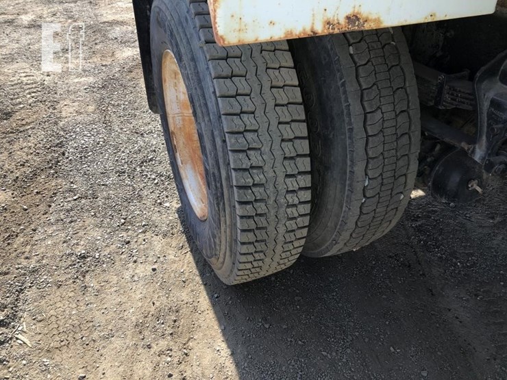 2011-ford-f750-image-11