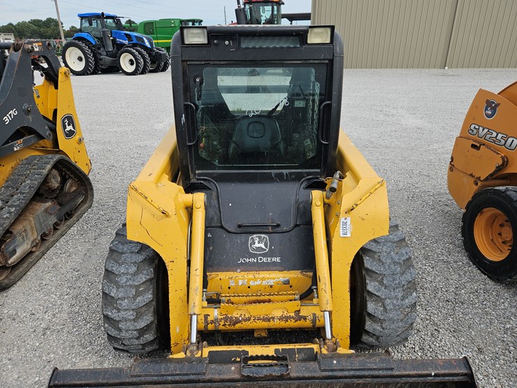 2005-john-deere-320-image-4