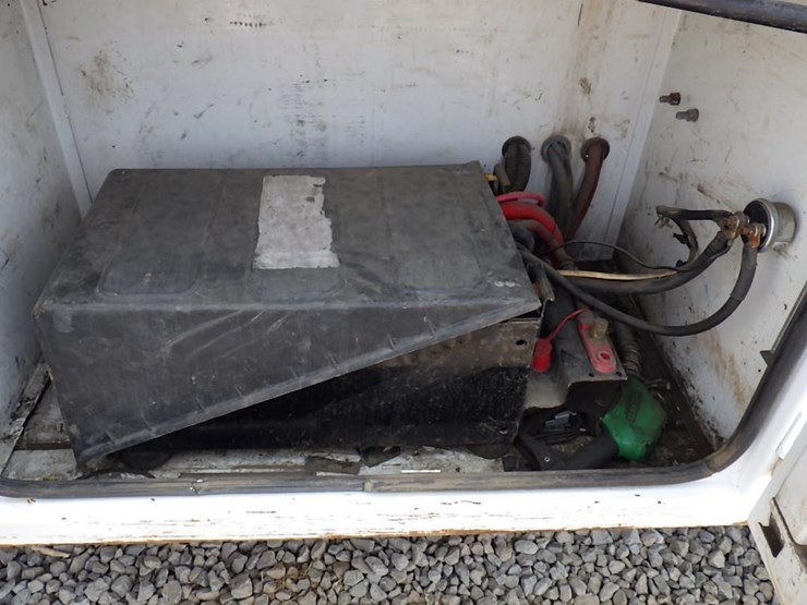 2005-sterling-lt8500-image-30