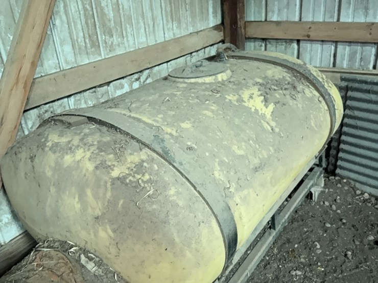 300-gallon-poly-tank-on-iron-base-image-2