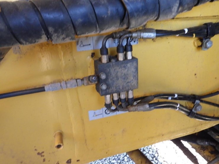 2011-caterpillar-770-image-33