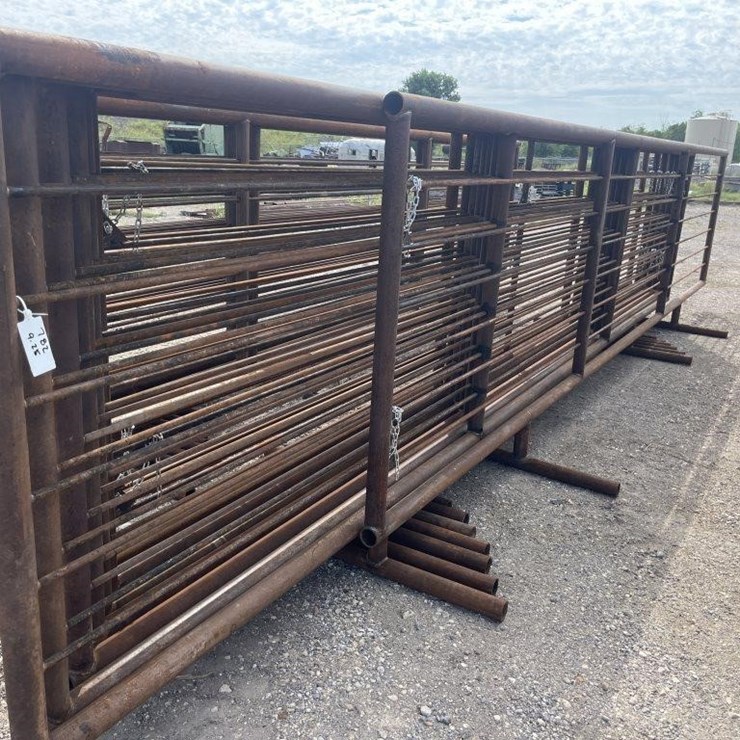 L2 - (8) 24' Freestanding Panels