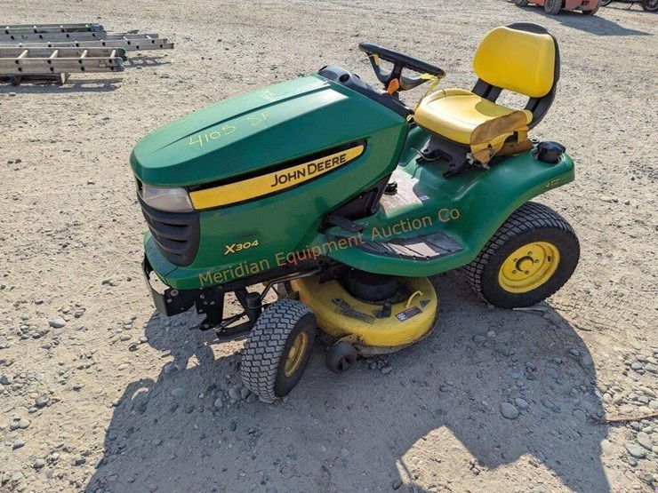 john-deere-x304-image-2