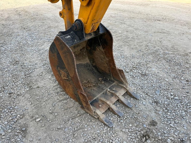 2022-jcb-3cx-image-19