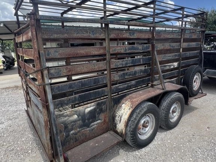 l2---bumper-pull-livestock-trailer-image-9