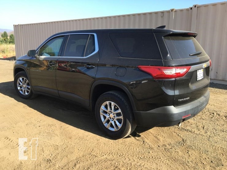 2021-chevrolet-traverse-ls-image-4