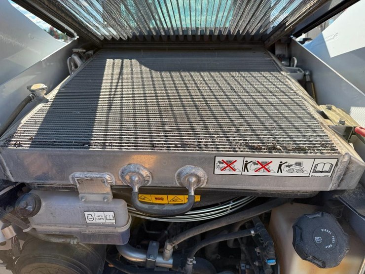 2020-bobcat-s76-image-30