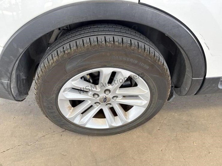 2011-ford-explorer-xlt-image-8