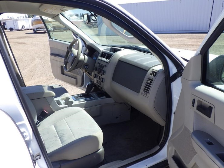 2011-ford-escape-image-6