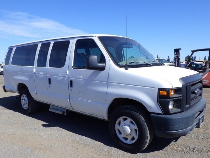 2008-ford-econoline-350-image-2
