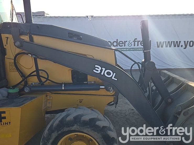2019-deere-310l-image-49