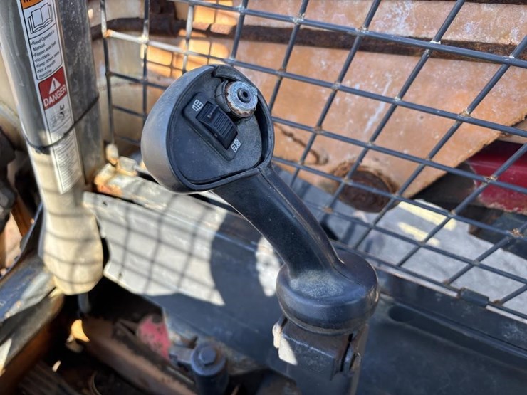 2015-case-sr240-image-24