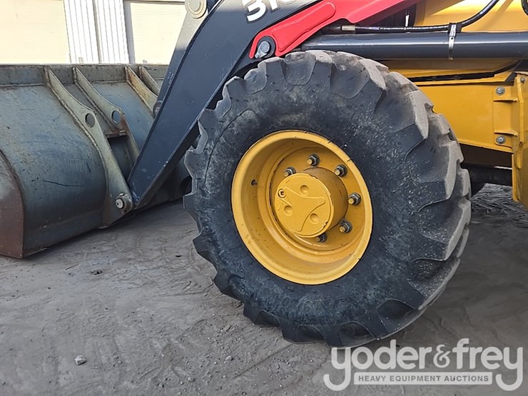 2019-deere-310l-image-18