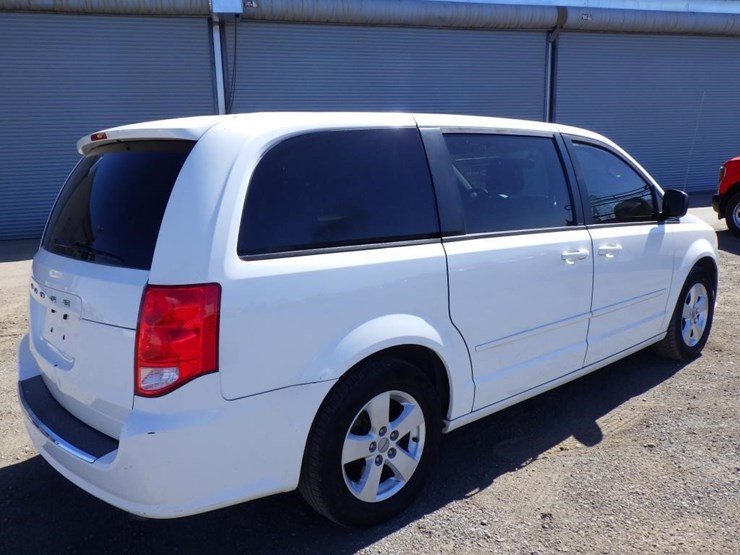 2013-dodge-grand-caravan-image-3