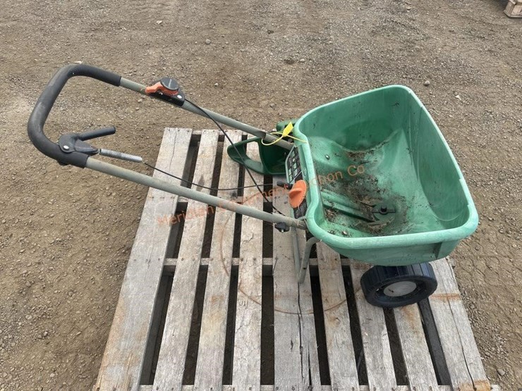 scott's-fertilizer-spreader-image-10