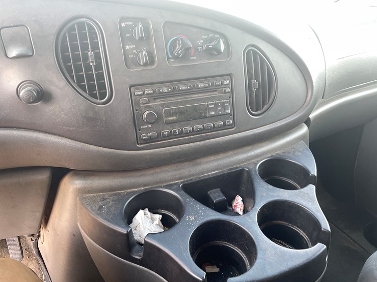 2006-ford-e350-xlt-image-22