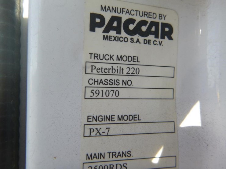 2016-peterbilt-220-image-30