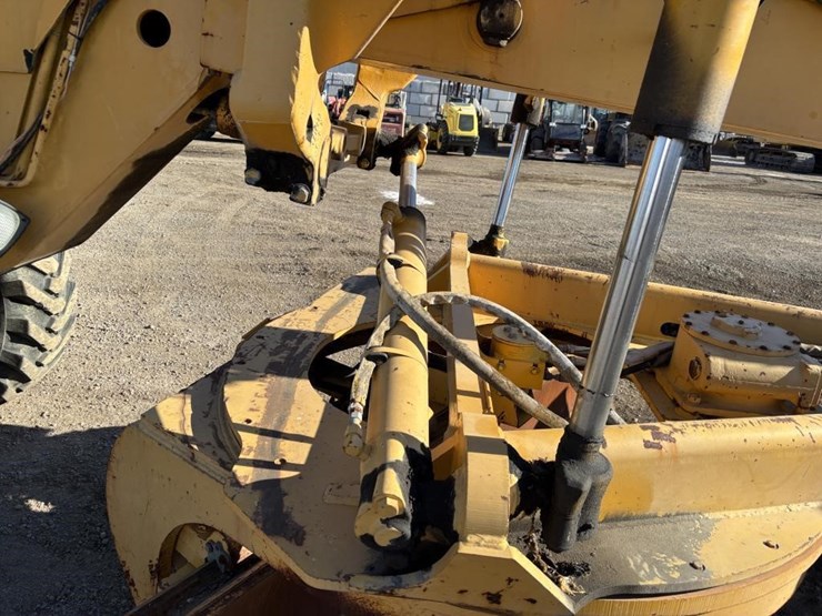 1991-deere-670b-image-16
