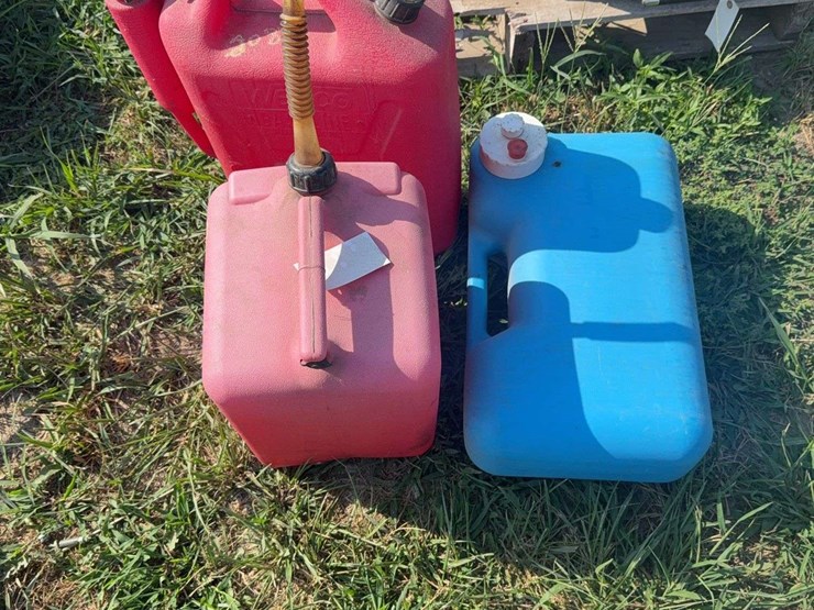 2-gas-jugs,-1-water-tote-image-1