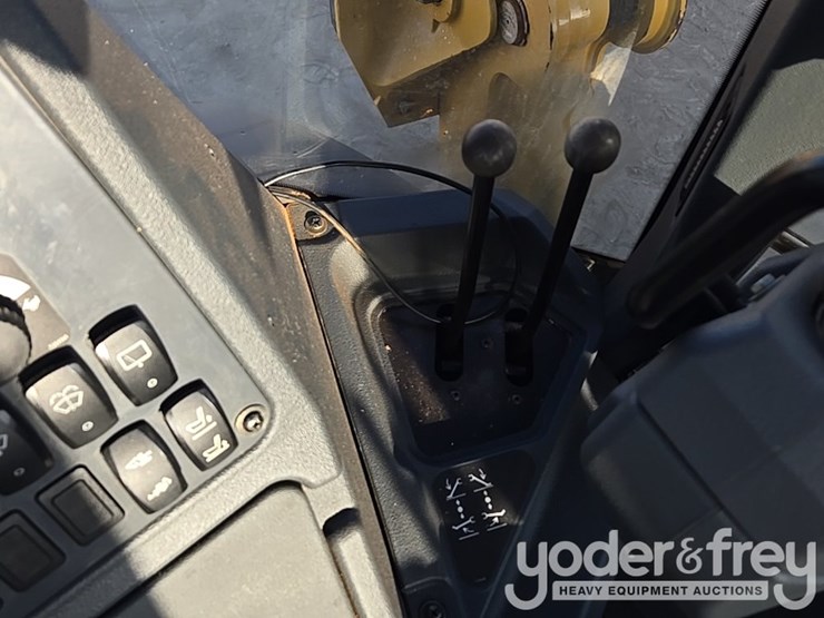 2019-deere-310l-image-79